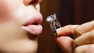 Mujer tendrá que devolver el anillo o el dinero que pagó su expareja por la joya que le dio cuando se comprometieron. Foto: GettyImages.