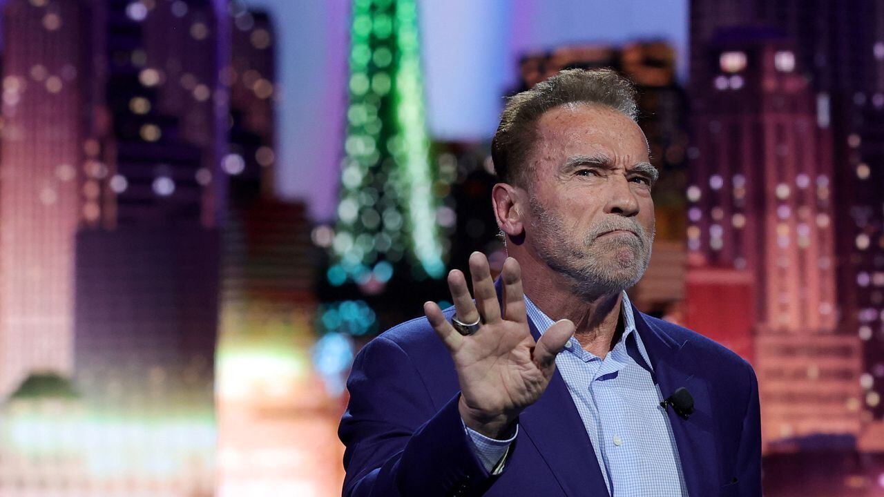 Arnold Schwarzenegger acompaña la presentación de BMW en el CES 2023