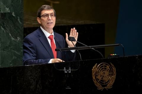 En esta imagen ofrecida por las Naciones Unidas, el ministro de Relaciones Exteriores de Cuba, Bruno Rodríguez, habla a la Asamblea General de la ONU el miércoles 23 de junio del 2021. (Eskinder Debebe/United Nations via AP)