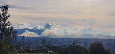 Incendio forestal al sur de Bogotá.