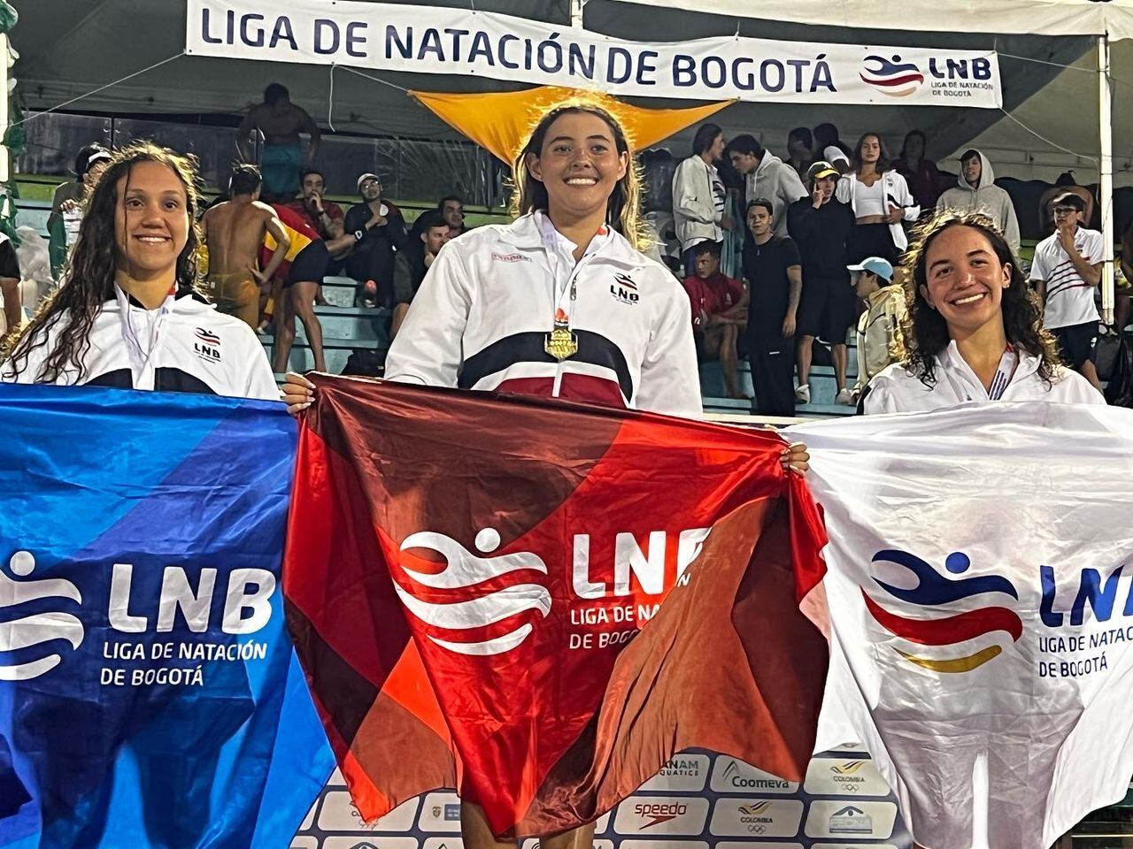 A sus 17 años, Jimena Leguizamón clasificó a la semifinal del Campeonato Mundial de Natación 2022,
en Budapest, siendo la primera colombiana en lograrlo.