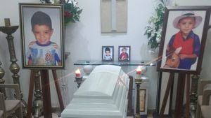 El cuerpo del pequeño Maximiliano Tabares está siendo velado por sus familiares y allegados.