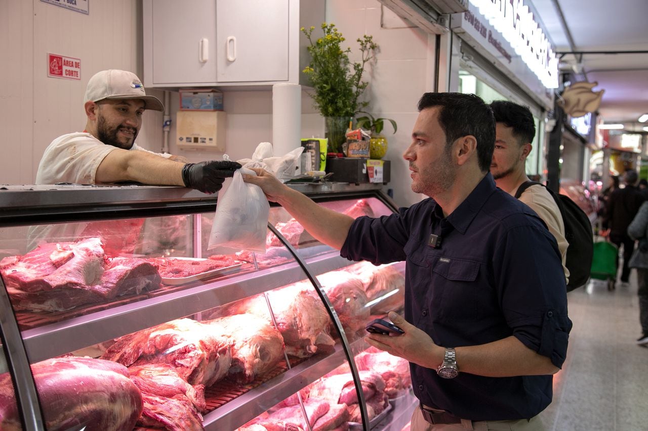 Juan Diego Alvira en la plaza de paloquemao incremento de precios en los alimentos 2023