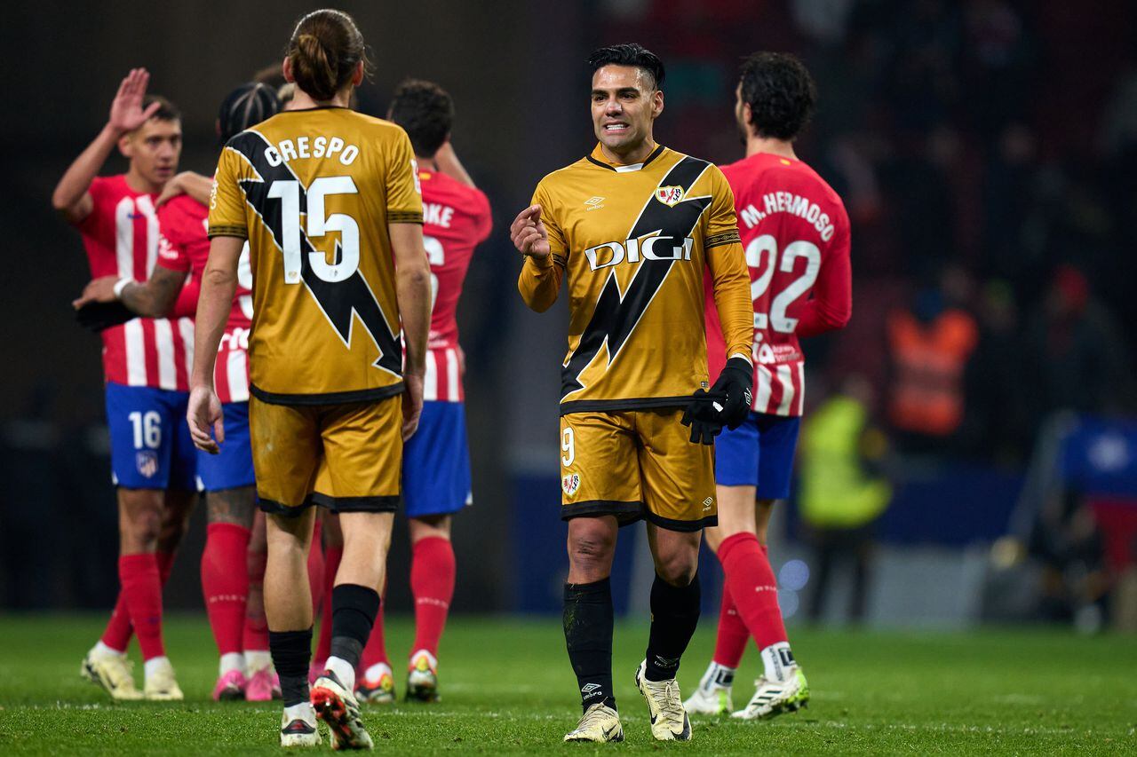 Radamel Falcao, del Rayo Vallecano, reacciona tras el partido de LaLiga EA Sports entre el Atlético de Madrid y el Rayo Vallecano en el estadio Civitas Metropolitano el 31 de enero de 2024 en Madrid, España.