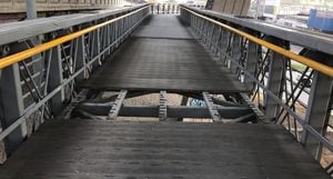 Otra vez, los puentes peatonales en Bogotá, víctimas de la delincuencia