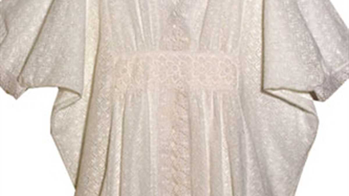 Vestido blanco de ojalillo de Beatriz Camacho