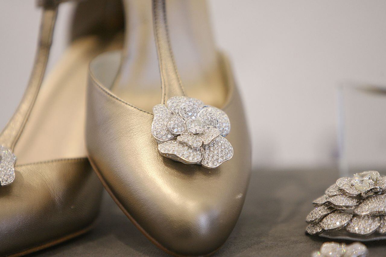 Estos son otra creación de Weitzman y están decorados con unas flores de diamantes de 100 kilates realizadas por el joyero Kwiat. El costo de los zapatos es de US$1.000.000.