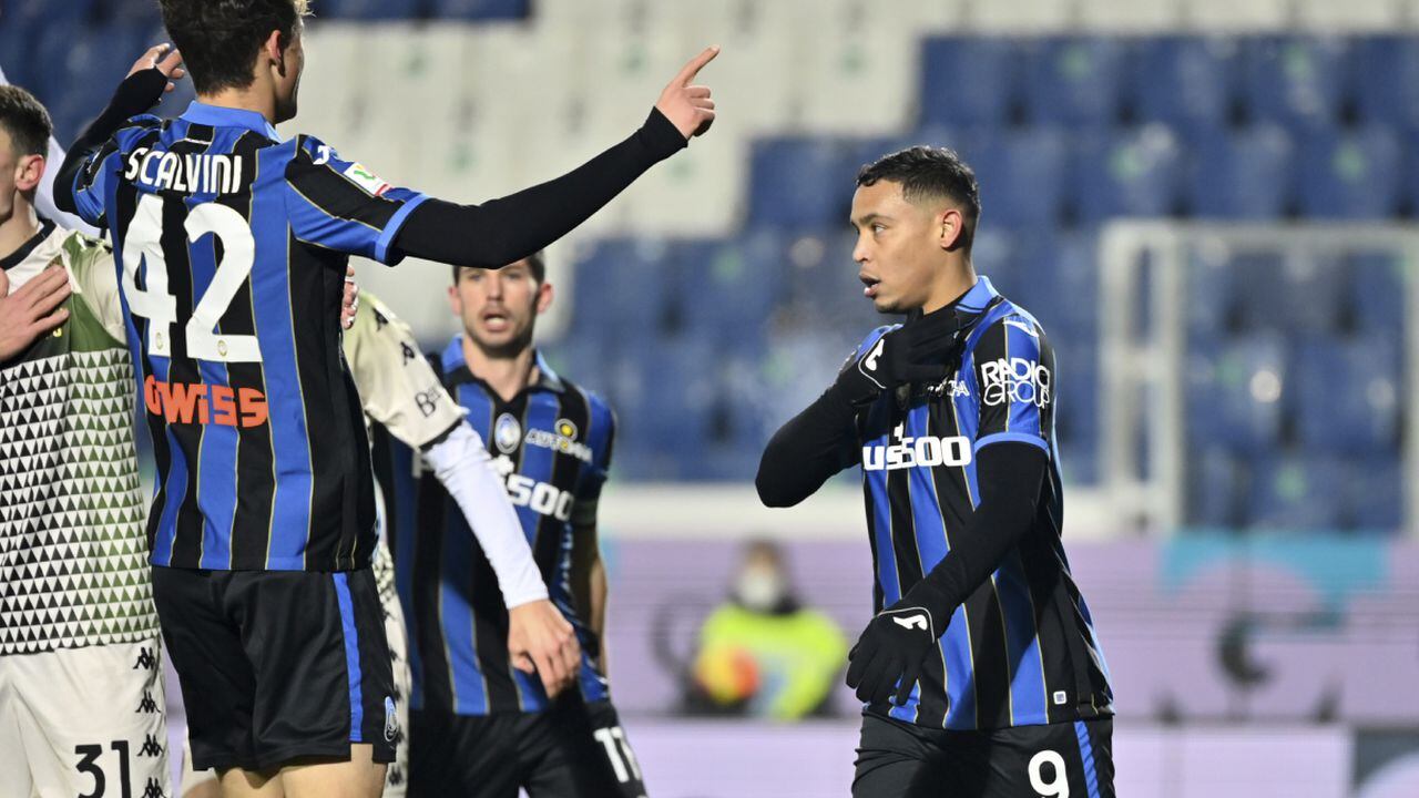 Atalanta's Luis Muriel, right, celebrates scoring his side's opening goal during the Italian Cup soccer match between Atalanta and Venezia at the Gewiss stadium in Bergamo, Italy, Wednesday, Jan. 12, 2022. (AP/Massimo Paolone/LaPresse)