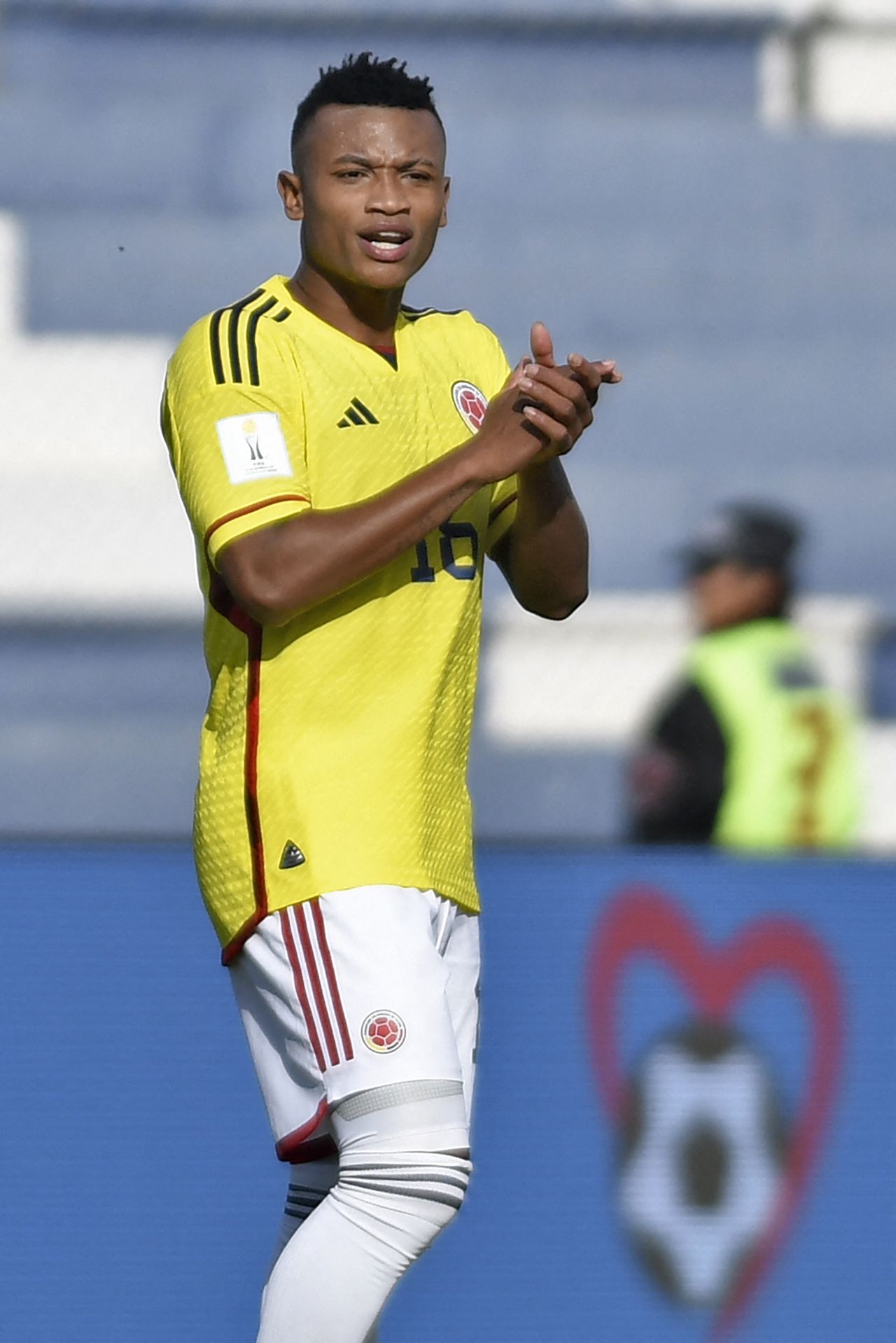 Colombia's midfielder Oscar Cortes celebrates after scoring a goal during the Argentina 2023 U-20 World Cup round of 16 football match between Colombia and Slovakia at the San Juan del Bicentenario stadium in San Juan, Argentina, on May 31, 2023. (Photo by Andres Larrovere / AFP)