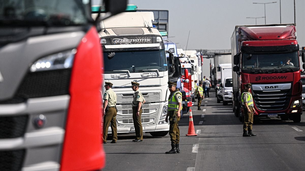 Los camioneros de Chile cumplen su cuarto día de paro y ya comienza a notarse el desabastecimiento en todo el país / Foto: AFP