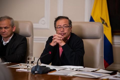 El presidente Gustavo Petro en reunión con su gabinete.