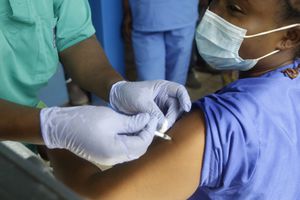 Tráfico de vacunas anticovid: así venderían ilegalmente las vacunas en Medellín
