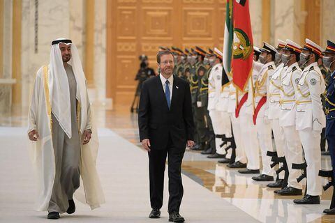 Presidente Isaac Herzog tras su llegada a Emiratos Árabes Unidos