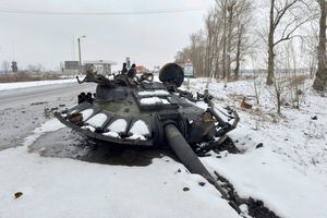 A fragment of a destroyed Russian tank is seen on the roadside on the outskirts of Kharkiv on February 26, 2022, following the Russian invasion of Ukraine. - Ukrainian forces repulsed a Russian attack on Kyiv but "sabotage groups" infiltrated the capital, officials said on February 26, as Ukraine reported 198 civilian deaths, including children, following Russia's invasion. A defiant Ukrainian President Volodymyr Zelensky vowed his pro-Western country would never give in to the Kremlin even as Russia said it had fired cruise missiles at military targets. (Photo by Sergey BOBOK / AFP)