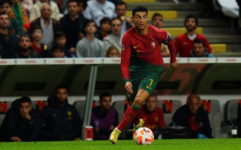 Cristiano Ronaldo (37 años) disputó los Mundiales de 2006, 2010, 2014 y 2018, en donde jugó en 17 partidos y anotó 7 goles.