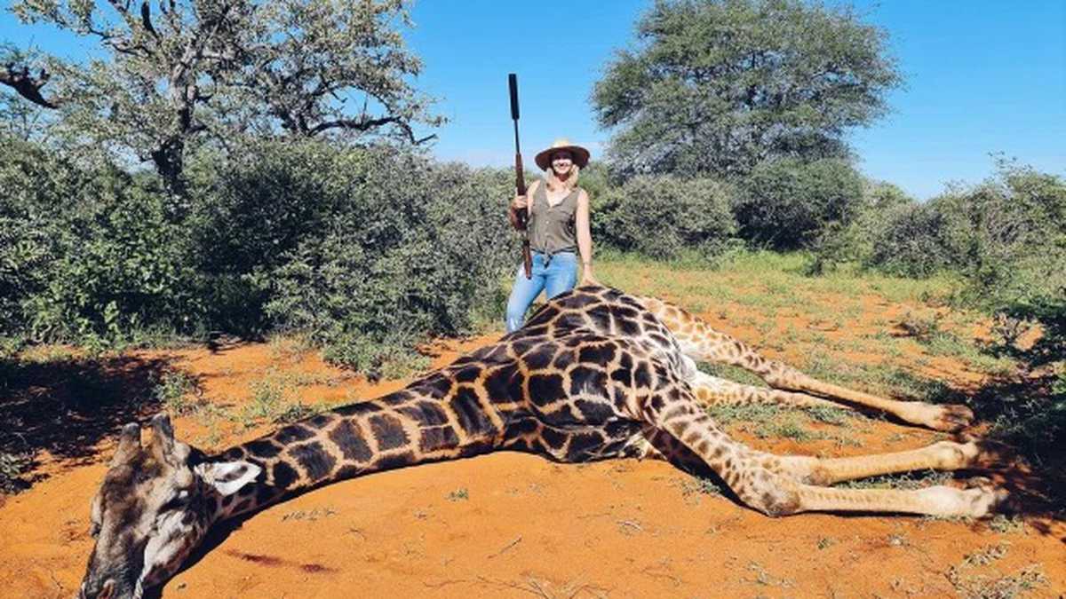 Marelize van der Merwe y el cadaver de la jirafa