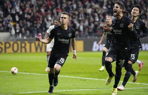 Frankfurt's Rafael Santos Borre, left, celebrates after scoring a penalty during the Europa League Group D soccer match between Eintracht Frankfurt and Olympiacos in Frankfurt, Germany, Thursday, Oct. 21, 2021. (AP Photo/Martin Meissner)
