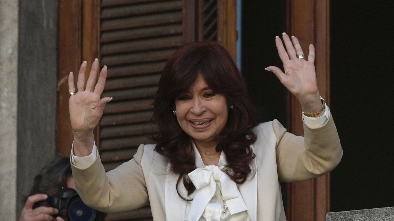 Cristina Fernández fue condenada a seis años de prisión. (Photo by JUAN MABROMATA / AFP)
