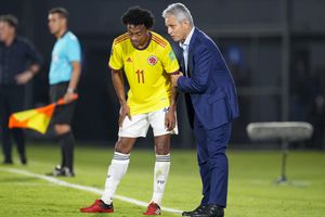 Colombia's coach Reinaldo Rueda talks to midfielder Juan Cuadrado during a qualifying soccer match for the FIFA World Cup Qatar 2022 against Paraguay in Asuncion, Paraguay, Sunday, Sept. 5, 2021. (AP Photo/Jorge Saenz)