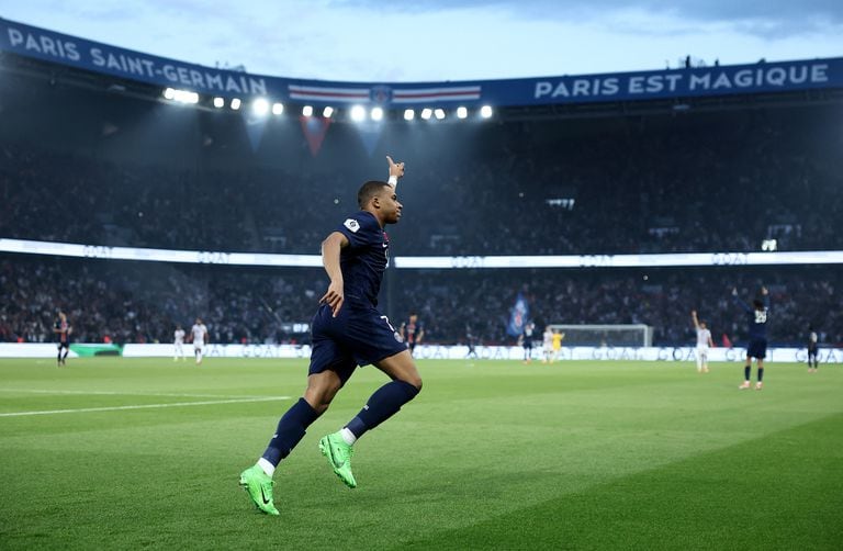 Mbappé abrió la cuenta ante el Toulouse en su último partido en el Parque de los Príncipes, pero su equipo perdió 3-1.