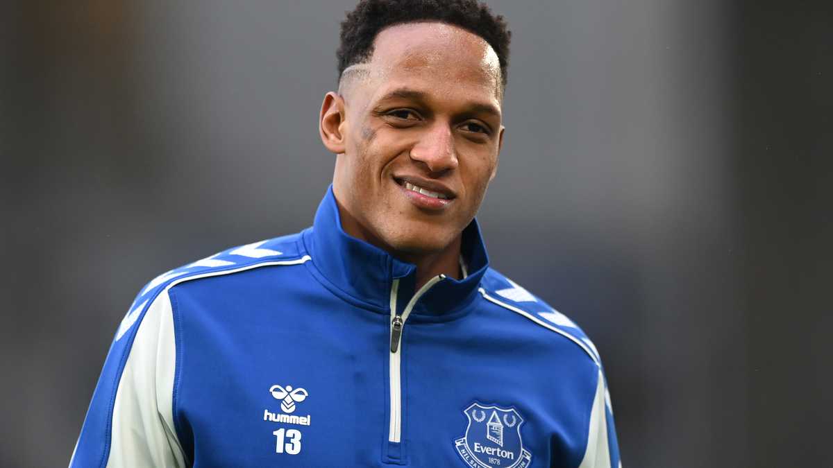 LIVERPOOL, ENGLAND - JANUARY 22: Yerry Mina of Everton looks on during the warm up prior to the Premier League match between Everton and Aston Villa at Goodison Park on January 22, 2022 in Liverpool, England. (Photo by Michael Regan/Getty Images)