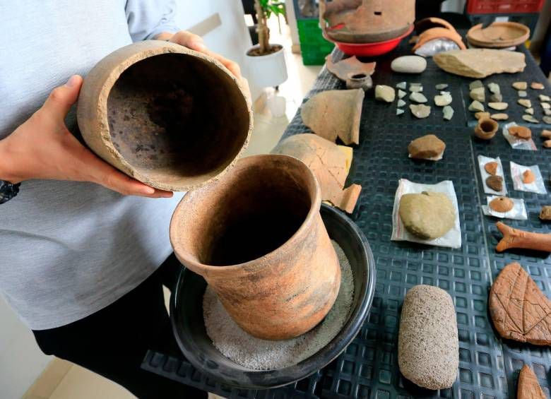 Histórico hallazgo arqueológico en medio de obras de la autopista 4G Pacífico 1 en Medellín; encontraron un bebé de hace 1.600 años.