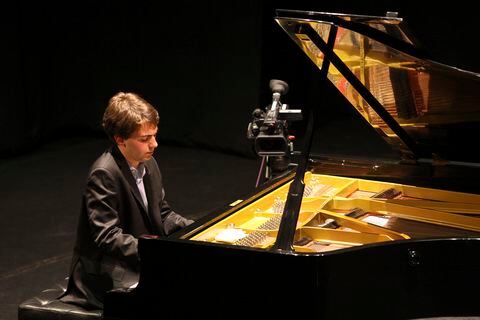 El pianista portugués Bernardo Santos. Cortesía de la Orquesta Filarmónica de Cali