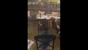 Captura de vídeo donde se ve el estado en que quedó el restaurante.