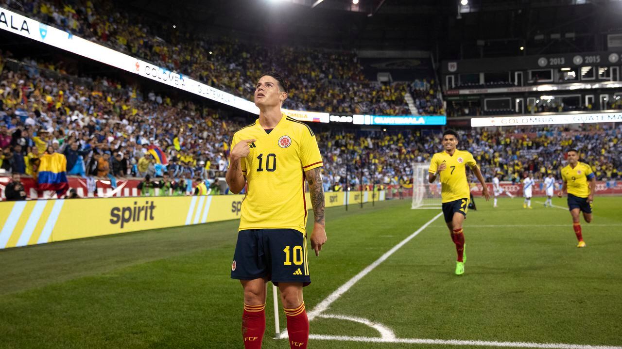 Colombia�s James Rodriguez (L) celebrates his goal with teammates during the international friendly football match between Colombia and Guatemala at Red Bull Arena in Harrison, New Jersey, on September 24, 2022. (Photo by Andres Kudacki / AFP)