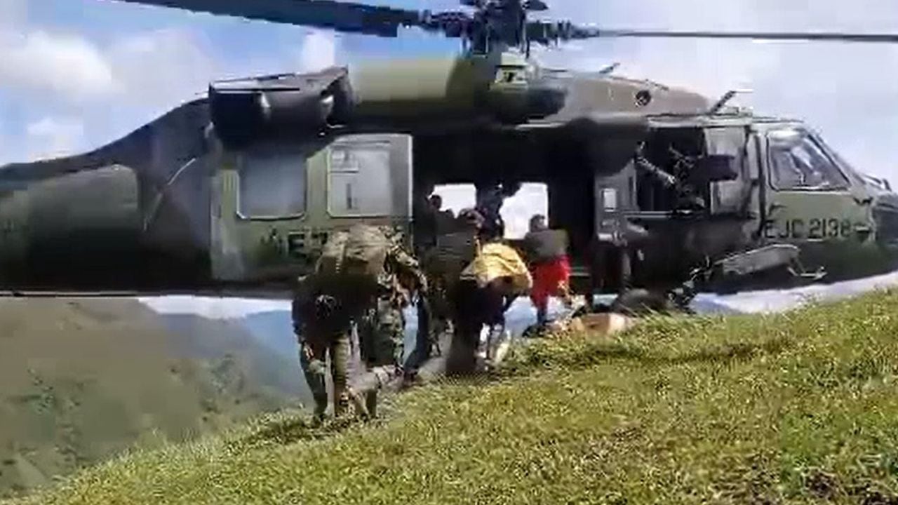 En una helicóptero del Ejército fueron evacuados los familiares amenazados de la lideresa social asesinada en Ituango.