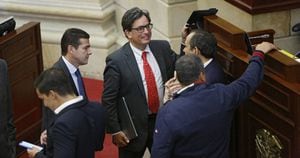Alberto Carrasquilla (centro), Ministro de Hacienda. Foto: Guillermo Torres-Semana. 