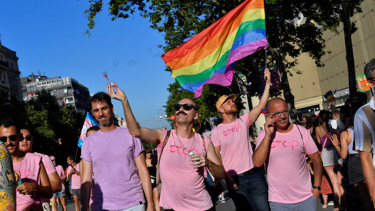El texto será aprobado por el Gobierno en segunda vuelta en la víspera del Día Internacional del Orgullo LGTBI. Foto AFP