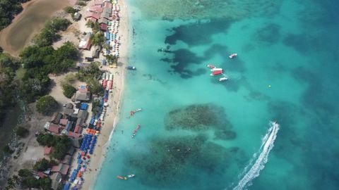 Toma aerea de la playa isla Barú de Cartagena de Indias