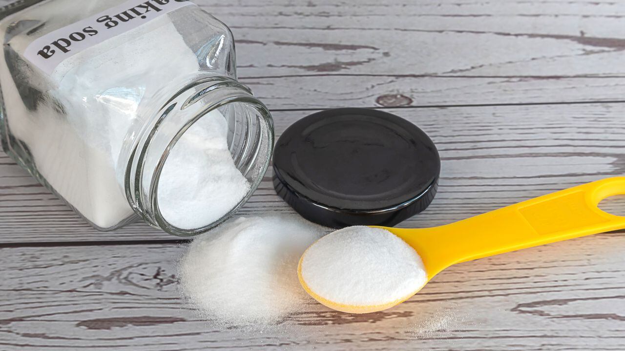 El bicarbonato de sodio puede eliminar la descamación de la piel.