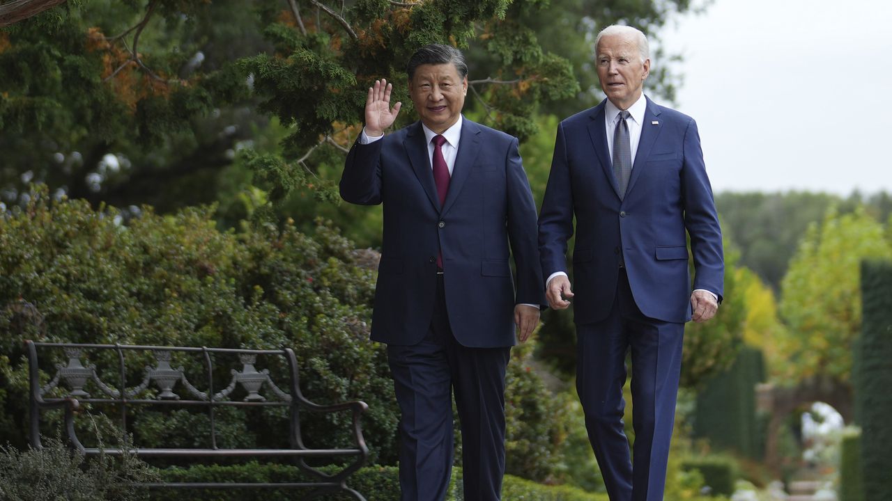 Biden, señaló el funcionario, dijo que Estados Unidos está comprometido a seguir ayudando a Taiwán a defenderse y mantener la disuasión frente a un posible ataque chino, y también pidió a Beijing que evite inmiscuirse en las elecciones de la isla del año próximo. El funcionario describió la parte de las conversaciones sobre Taiwán como “lúcida” y “no acalorada”.
