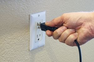 Detecte las fugas de energía en su hogar y tome medidas para mejorar su eficiencia con esta sencilla prueba.