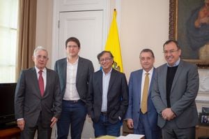 Gustavo Petro se reunió con el expresidente Álvaro Uribe.