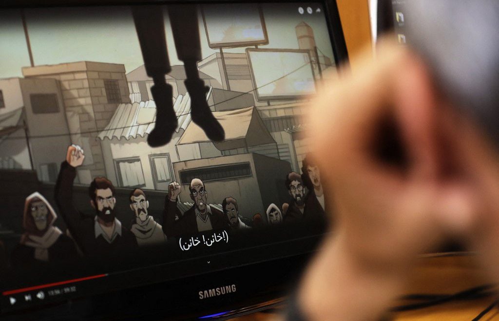 Un hombre ve "Alephia 2053", una película de animación en árabe, en YouTube en su oficina de Beirut el 21 de abril de 2021. - Publicado en YouTube el 21 de marzo, una década después de las revueltas de la Primavera Árabe, el thriller de fabricación libanesa ya ha conseguido más de siete millones de visitas. Foto de Joseph Eid / AFP