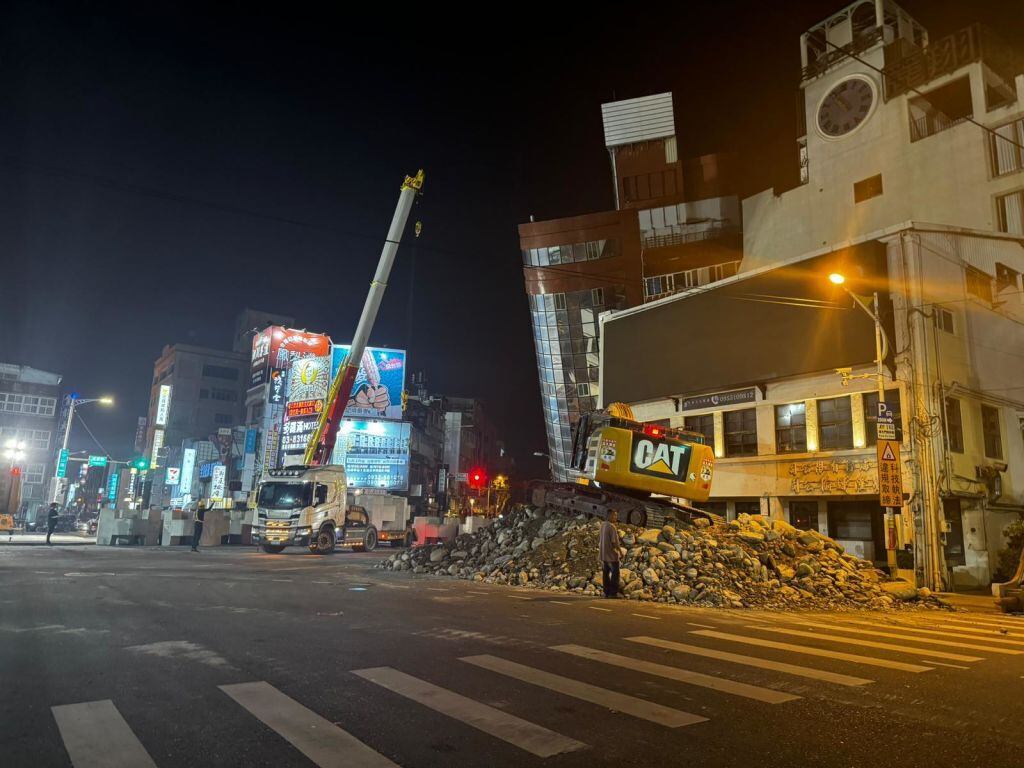 Una vista de la destrucción después de un terremoto de magnitud 7,4