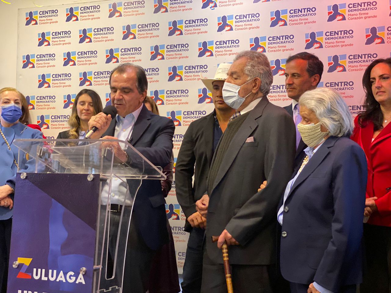 Los padres de Óscar Iván Zuluaga estuvieron presentes en tu proclamación como candidato único del Centro Democrático.