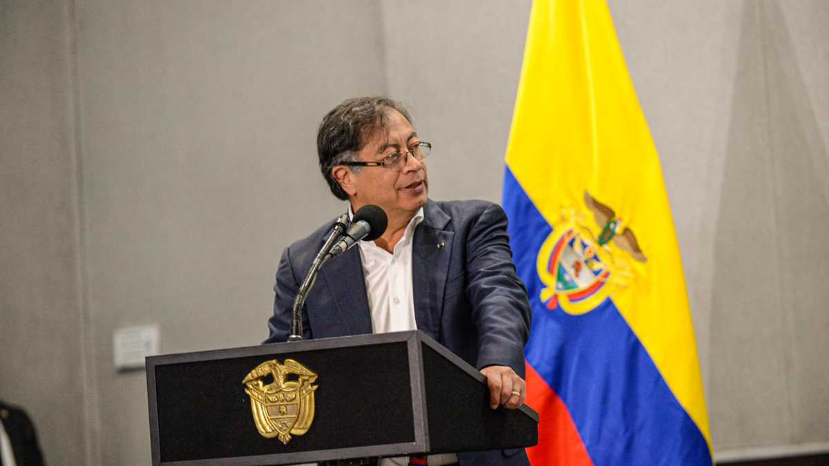 Acore califica el trino de Gustavo Petro como autoritario y le pide al  MinDefensa intervenir