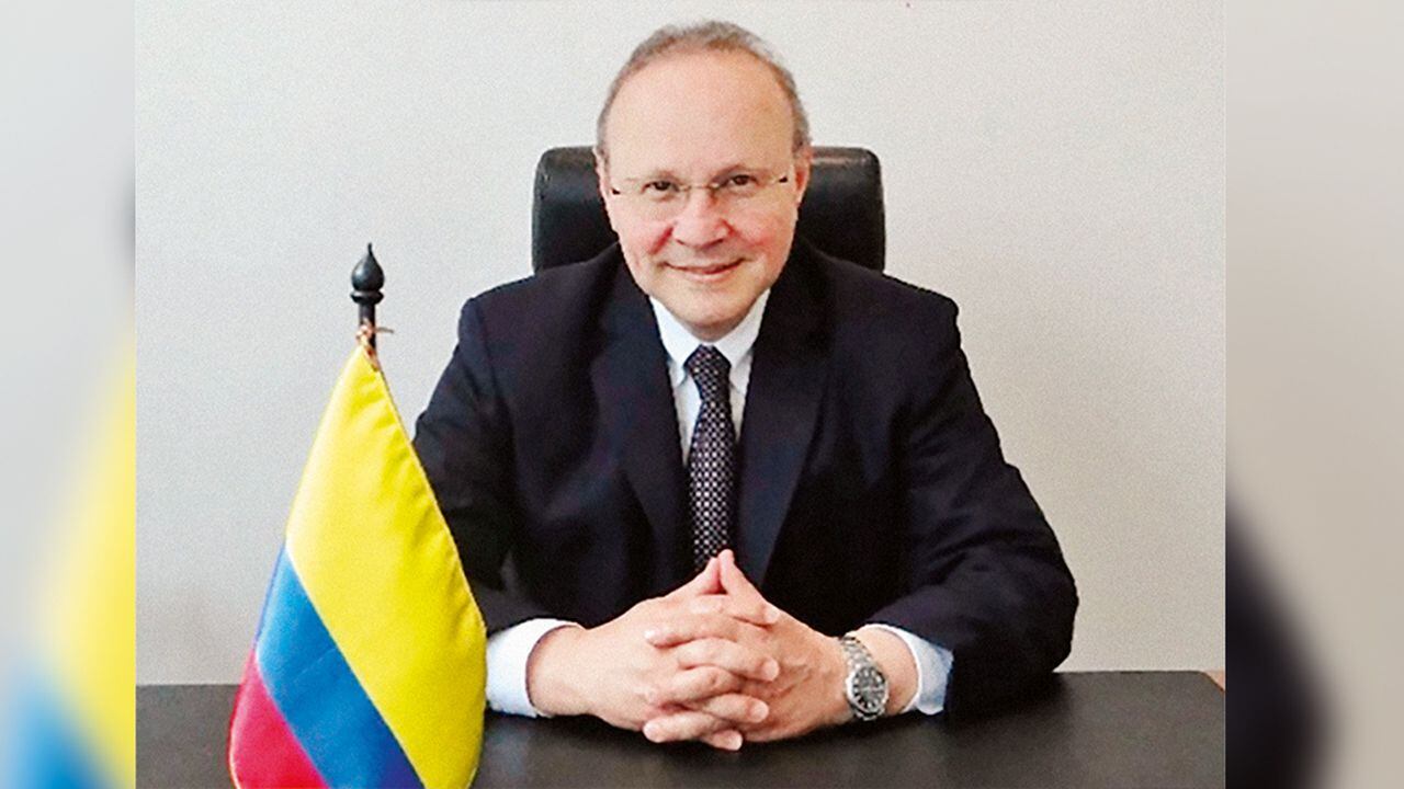     Mauricio Baquero, recién posesionado embajador de Colombia en Panamá, es señalado de acoso sexual.