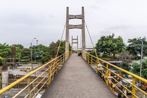 Puente peatonal, pasos peatonales en la ciudad de Cali