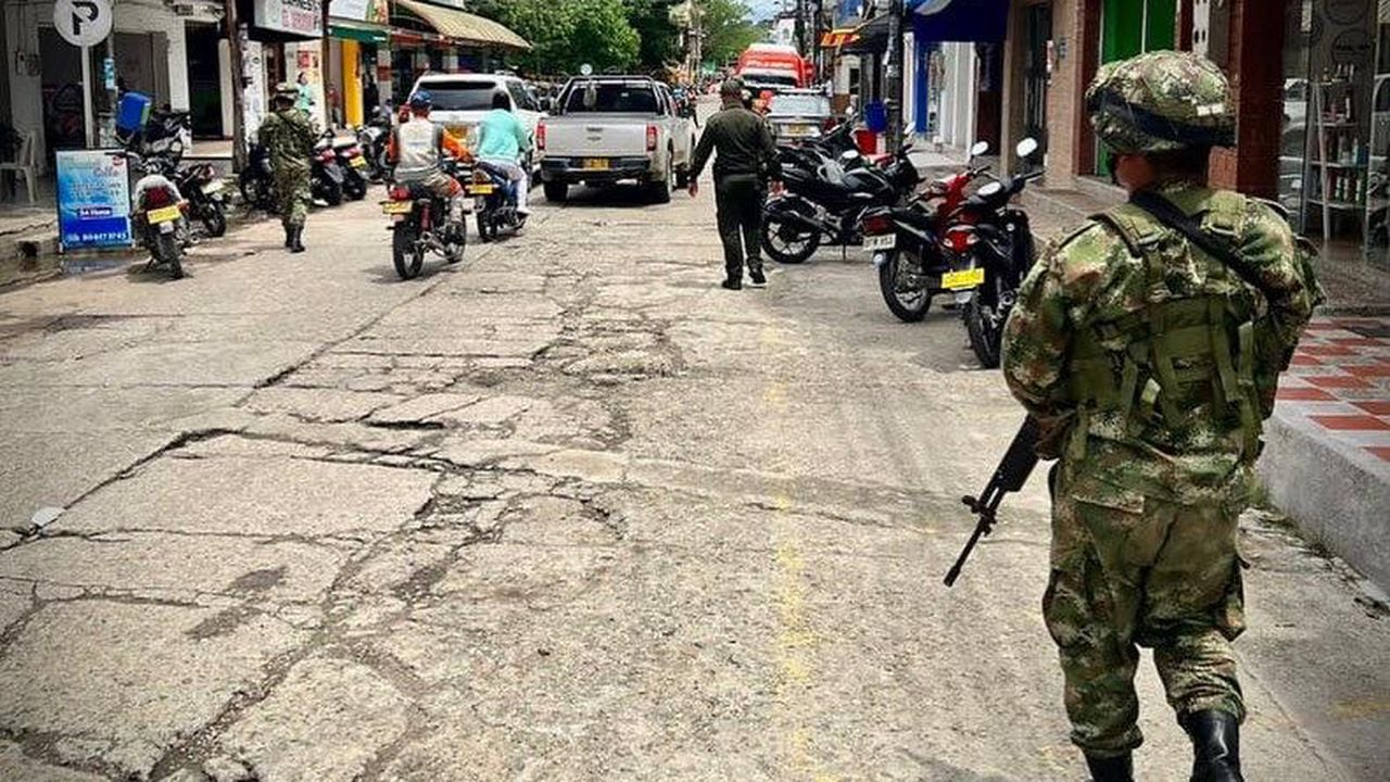 Ejército adelanta operaciones de vigilancia en los pueblos de Antioquia, previa a la elección presidencial.