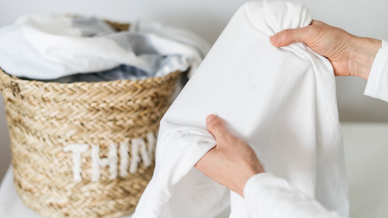 Estos trucos ayudarán a eliminar las manchas de la ropa blanca de manera efectiva.