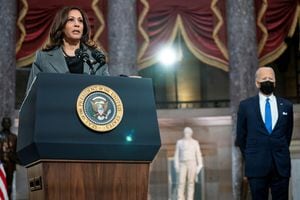 La vicepresidenta de los Estados Unidos, Kamala Harris, pronuncia un discurso en el Salón de las Estatuas del Capitolio de los Estados Unidos. Foto REUTERS / Greg Nash
