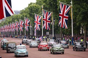 Los autos Morris Minor se ven durante el Concurso del Jubileo de Platino, que marca el final de las celebraciones del Jubileo de Platino de la Reina Isabel de Gran Bretaña, en Londres, Gran Bretaña, el 5 de junio de 2022. Foto REUTERS/Henry Nicholls