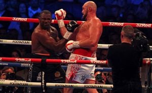 Fury, superestrella del boxeo mundial de 33 años, aseguró que se retiraría después de este combate, guardando también su imbatibilidad en 33 combates. (Photo by Adrian DENNIS / AFP)