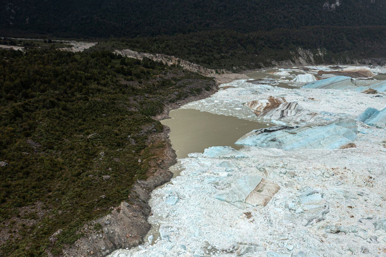 Vista aérea de un glaciar en el borde de Campos de Hielo Norte, en la región de Aysén, sur de Chile, el 14 de febrero de 2022.