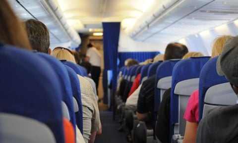 Si bien estos objetos o lugares en el avión están generalmente sucios, no representan un riesgo significativo para la salud de los pasajeros.